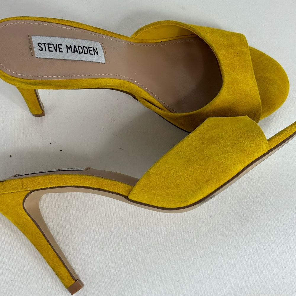 Yellow suede Steve Madden pumps